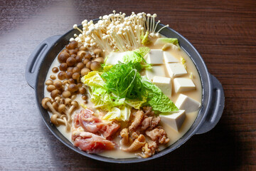 鶏肉の白湯（パイタン）鍋