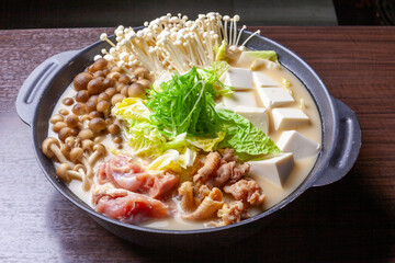 鶏肉の白湯鍋