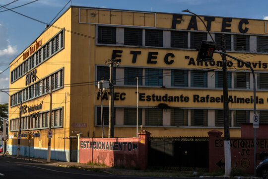 Marilia, SP, Brazil, Nov 11, 2023. Facade of the Paula Souza Center, headquarters of ETEC Antonio Devisate and FATEC Rafael Almeida Camarinha, in the central region of the city of Marilia