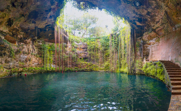 Ik-Kil Cenote - Lovely cenote in Yucatan Peninsulla with transparent waters and hanging roots. Chichen Itza, Mexico