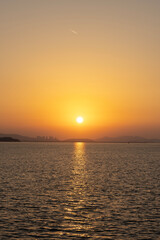 서해 바다로 떨어지는 일몰