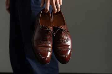 茶色のビジネスシューズ