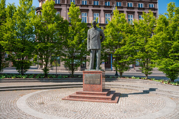 Fototapeta na wymiar Monument to President Leon Barciszewski in Bydgoszcz, Kuyavian-Pomeranian Voivodeship, Poland