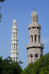 Minarette in der Großen Sultan-Qabus-Moschee in Muscat	