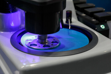 automatic grinding and polishing machine close up