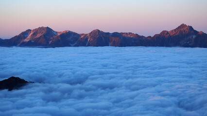 日本北アルプス・雲海に浮かぶ立山～剱岳