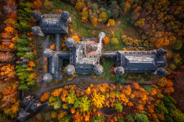 Castle in Lapalice, surrounded by Kashubian forests and lakes at autumn, Poland - obrazy, fototapety, plakaty
