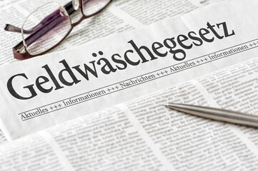 Zeitung mit der Überschrift Geldwäschegesetz - obrazy, fototapety, plakaty