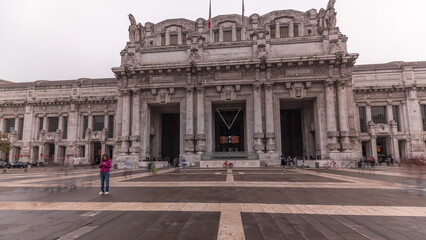 Obraz premium Panorama showing Milano Centrale timelapse - the main central railway station of the city of Milan in Italy.