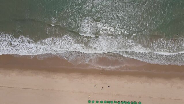 BELA PRAIA COM MUITO AZUL NO MAR DE JO&Atilde;O PESSOA PARAIBA, CABO BRANCO, IMTERMARES E BESSA