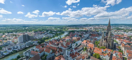 Fotobehang Blick auf die Ulmer Innenstadt rund um das Rathaus, den Marktplatz und das Ulmer Münster © ARochau