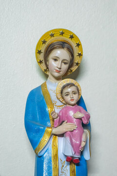 Our Lady of La Vang Virgin Mary wear Vietnamese dress Catholic religious statue