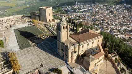 Papier Peint photo autocollant Cerro Torre vista aérea de la fortaleza de la Mota en el municipio de Alcalá la Real, Andalucía