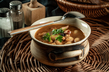 Baked beans in tomato sauce.
