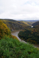 Fototapeta na wymiar Saarschleife im Herbst