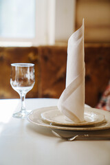 Table setting before the banquet. 