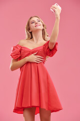 Fototapeta premium lady makes selfie