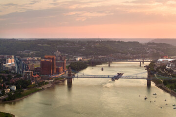 Covington Kentucky. Evening urban landscape of downtown district in USA. Skyline with bridge traffic and brightly illuminated high skyscraper buildings in modern American city - obrazy, fototapety, plakaty