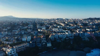 Photo sur Plexiglas Plage de Baker, San Francisco Drone shot of residential buildings near the baker beach of San Francisco in California, USA
