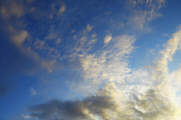 Obraz premium High clouds in the summer sky. Sky background. Meteorological observations of the sky.