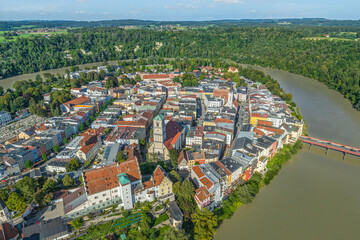 Wasserburg am Inn in Oberbayern aus der Luft, Blick zur Altstadt auf Inn-Halbinsel