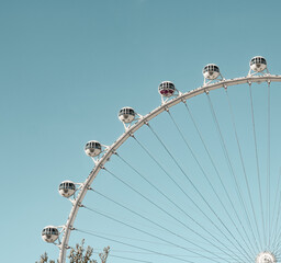 Ferris wheel on a blue sky © Kenedy