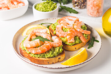 Shrimps on toast with avocado and lemon. Prawns. Breakfast concept. Bruschetta. 