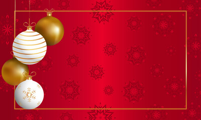 Fondo rojo de navidad con copos de nieve, con esferas doradas y blancas
