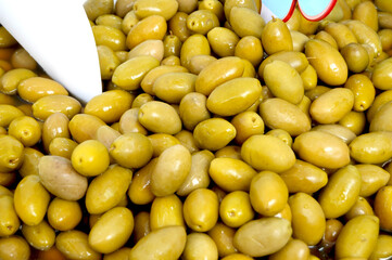 Green olives in brine - 677771496