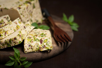 Sliced tahini pistachio halva - 677815082