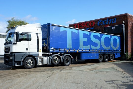 Tesco MAN TGX 26.440 truck unloading at Tesco Extra store