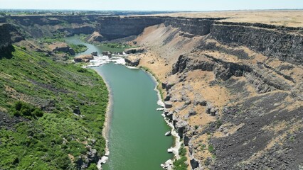 Fototapeta premium High-angle shot of the Snake River in the Shoshone falls park