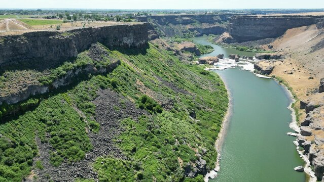 High-angle shot of the Snake River in the Shoshone falls park