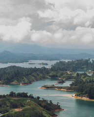 Fototapeta premium Guatape El penol, antioquia, colombia, big rock on the middle of a beautiful dam