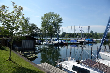 Fototapeta premium Bootshafen in Neumarkt am Wallersee