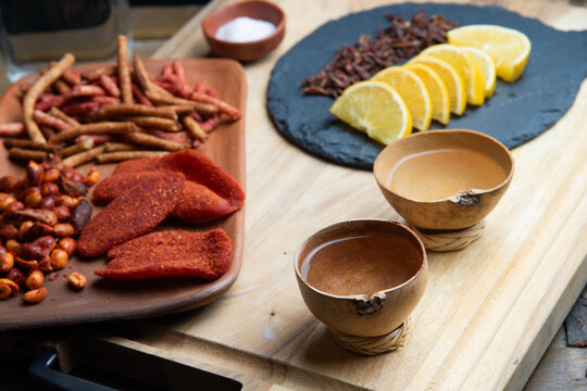 Mezcal, plato botanero, mexicano, naranja, churritos, chapulintes, bebida tradicional, cantina, bar, fiesta, celebraci&oacute;n, oaxaca, guerrero