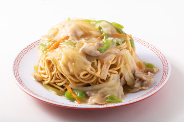 あんかけ硬焼きそば〔豚バラ　白菜　人参　ピーマン〕　極太麺