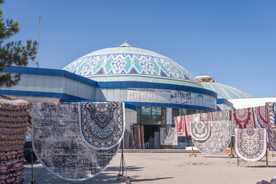 Tashkent Chorsu bazaar or Eski Juva bazaar - one of the main city landmarks