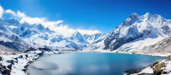Fototapete Annapurna Panoramic view of snow-capped mountains and lake in Himalayas, Nepal