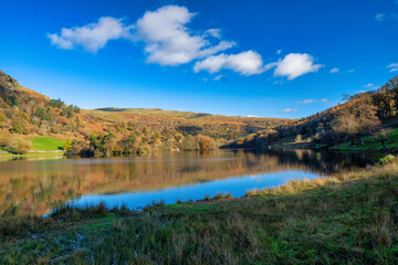 Fototapeta na wymiar Magnificent scenery of Lake district national park with reflections on the water showing the beautiful colors of autumn. 