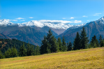 Obraz premium Foggy and snowy mountain landscape. Mountains covered with fog and clouds. Snow-capped hills. Snow-covered forest landscape. Black Sea mountains. Pokut Plateau. Kackar Mountains. Rize, Türkiye.