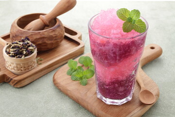 Shaved ice with sweet, sour and fresh fruit flavor