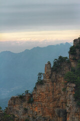 Obraz premium Majestic Mountain Greenery Beneath Overcast Skies