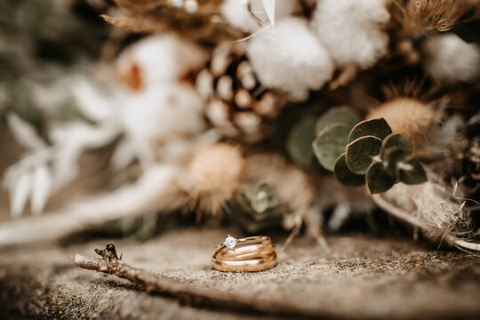 Winter Hochzeit in den Bergen - Bilder von H&uuml;tte und Wald