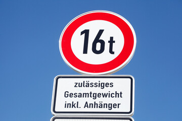 Verkehrsschild  Durchfahrt bis 16 Tonnen, Deutschland, Europa - obrazy, fototapety, plakaty