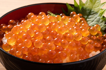 イクラ丼　(北海道産)