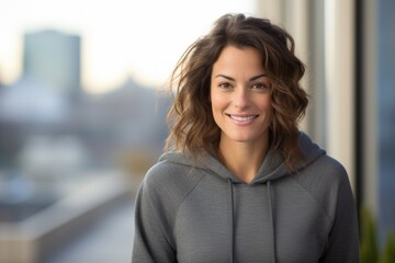 Portrait of a satisfied woman in her 30s dressed in a comfy fleece pullover against a modern cityscape background. AI Generation