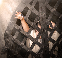 Woman in prison asking for help