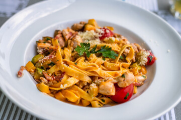 Delicious pasta bolognese with chicken
