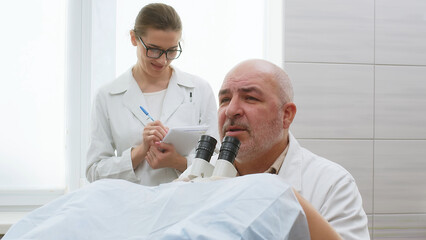 Obraz premium A gynecologist and a nurse consult a patient and conduct a gynecological examination in preparation for pregnancy. Pregnancy and childbirth consultations, women's health and teamwork.